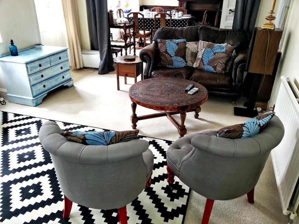 โรสมีด เกสท์เฮาส์ Hotel Claygate ภายนอก รูปภาพ