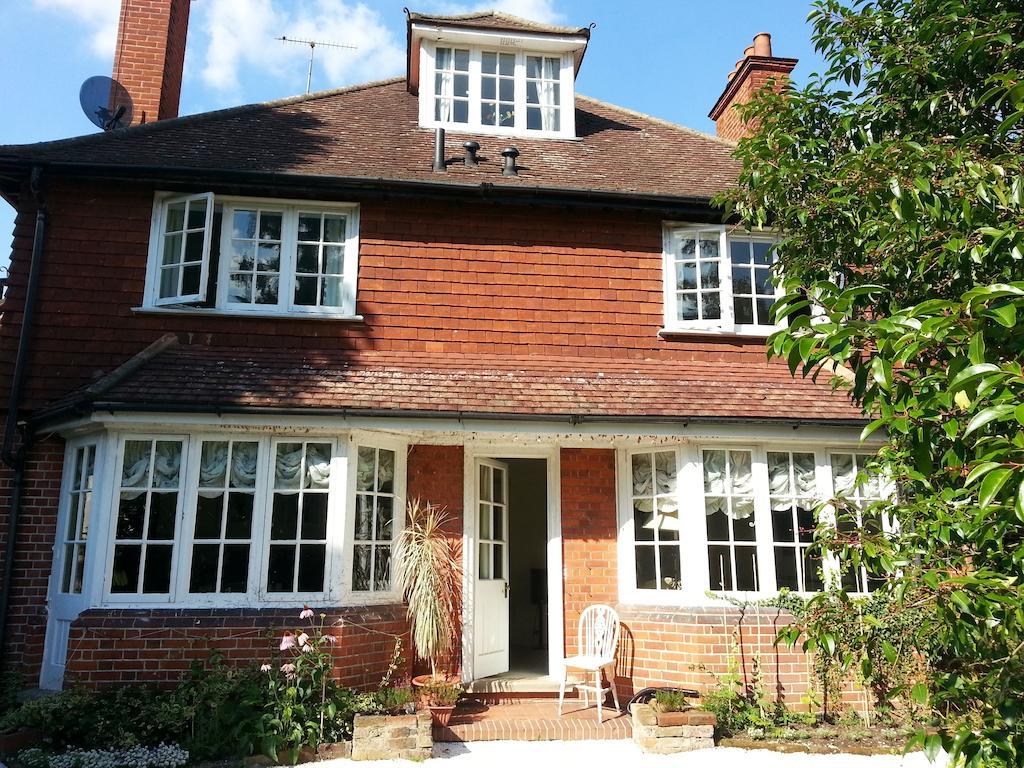 โรสมีด เกสท์เฮาส์ Hotel Claygate ภายนอก รูปภาพ