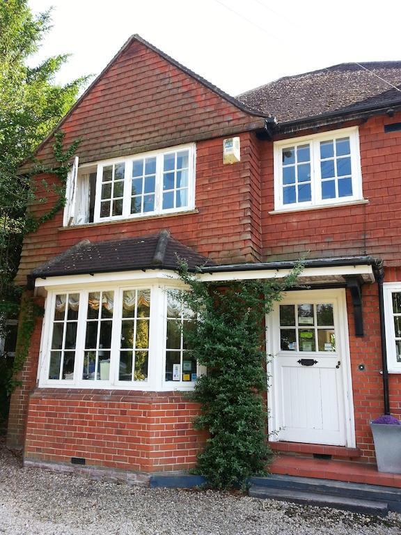 โรสมีด เกสท์เฮาส์ Hotel Claygate ภายนอก รูปภาพ