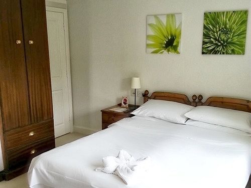 โรสมีด เกสท์เฮาส์ Hotel Claygate ภายนอก รูปภาพ