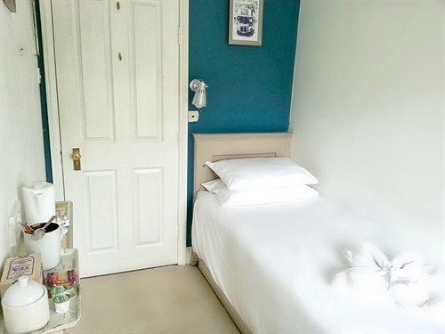 โรสมีด เกสท์เฮาส์ Hotel Claygate ภายนอก รูปภาพ